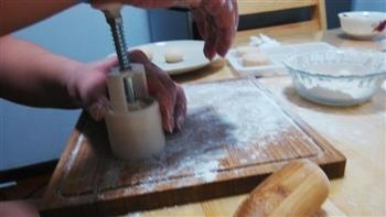 中秋自制奶黄冰皮月饼的做法步骤11