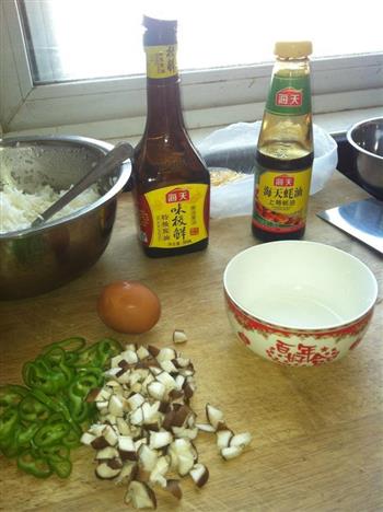 蚝油香菇炒饭的做法步骤2