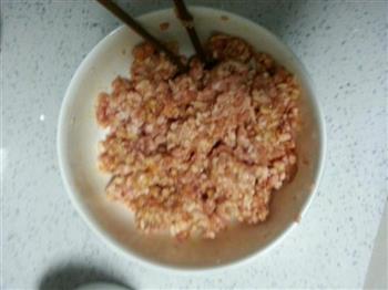 猪肉丸子汤的做法步骤2