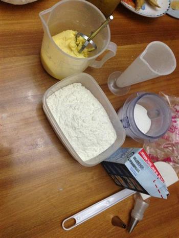 奶油曲奇 可可曲奇 蔓越梅的做法步骤1