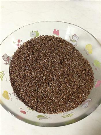 秋季养生食谱-亚麻籽黑芝麻核桃粉的做法步骤1