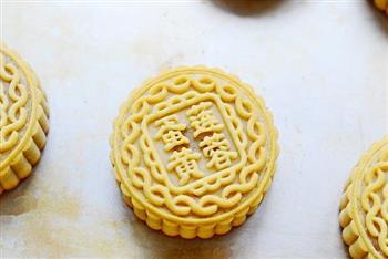 广式莲蓉蛋黄月饼的做法步骤20