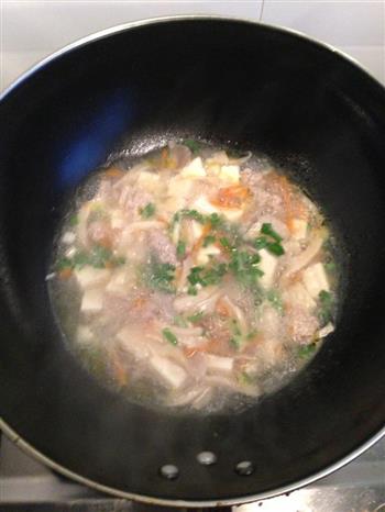 袖珍菇豆腐肉丸汤的做法步骤7