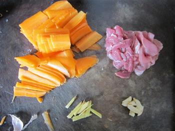 胡萝卜炒肉片的做法步骤1