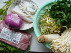风靡街头的大锅菜-炒什锦的做法步骤1
