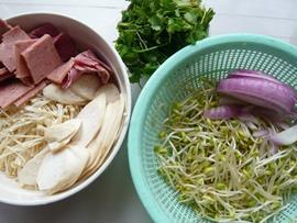 风靡街头的大锅菜-炒什锦的做法步骤2