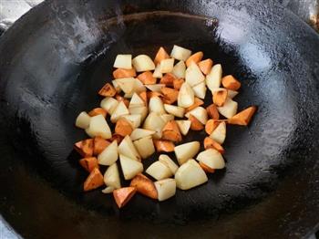 胡萝卜土豆炖牛肉的做法图解3
