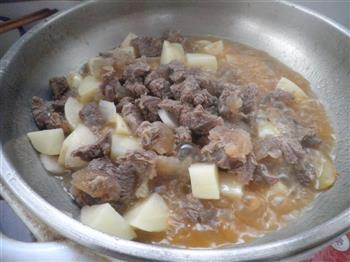 土豆烧牛肉的做法步骤8