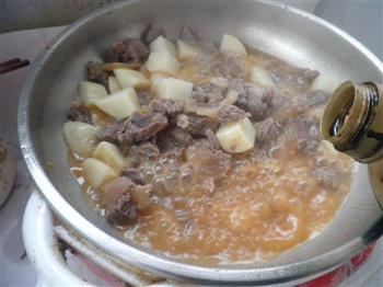 土豆烧牛肉的做法步骤9