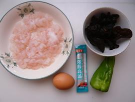 给孩子全面的营养-木耳虾仁炒蛋的做法步骤1