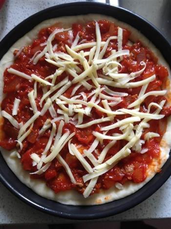 意式蕃茄牛肉火腿披萨的做法步骤3