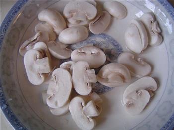青菜炒蘑菇的做法图解2