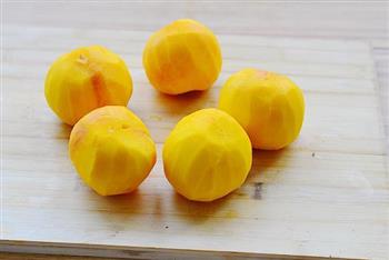 秋季纯天然甜品—糖水黄桃的做法步骤2