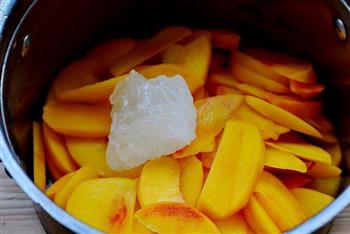 秋季纯天然甜品—糖水黄桃的做法步骤5