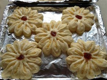椰蓉花形面包的做法步骤9