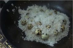 盐焗鸟蛋的做法图解4