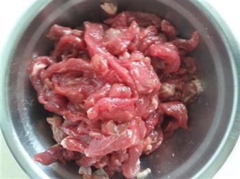 彩椒小炒牛肉的做法步骤1