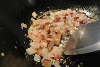 腊肉双菇饭的做法步骤3