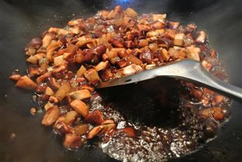 腊肉双菇饭的做法步骤5