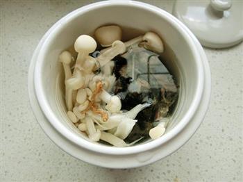 海鲜菇滋补乌鸡汤的做法步骤3