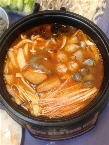 辣白菜五花肉菌菇海鲜锅的做法步骤8