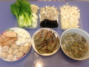 辣白菜五花肉菌菇海鲜锅的做法步骤9