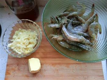 乳香蒜蓉烤大虾的做法步骤1
