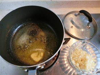 乳香蒜蓉烤大虾的做法步骤2