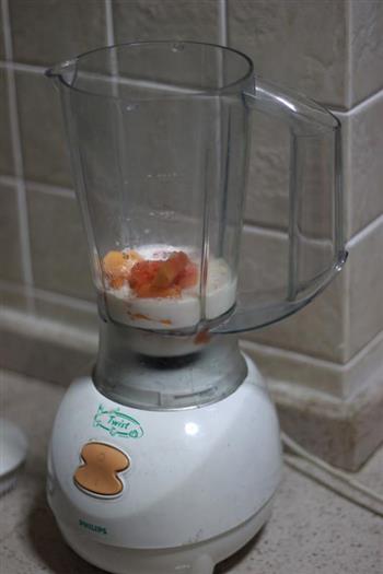 鲜榨木瓜牛奶汁的做法图解2