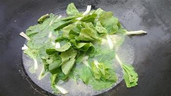 黄花鱼瘦肉白菜汤的做法图解10