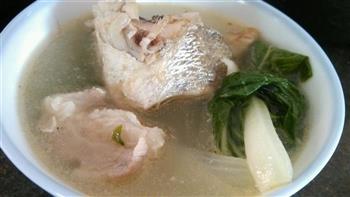 黄花鱼瘦肉白菜汤的做法图解13