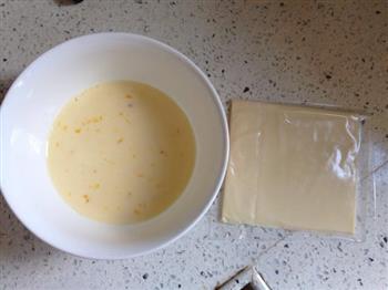 奶酪荷包蛋的做法步骤1