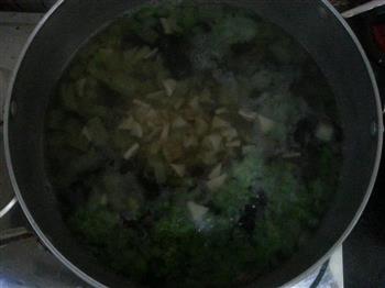 丝瓜菌菇蛤蜊汤的做法图解4
