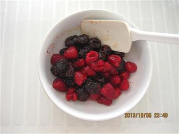 核桃燕麦脆焗莓果的做法图解2