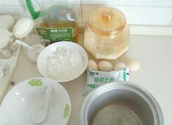 电饭锅做蛋糕原来如此简单的做法步骤1