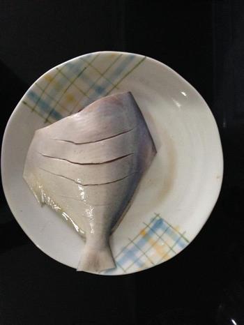 奶锅 清蒸鲳鱼的做法步骤1