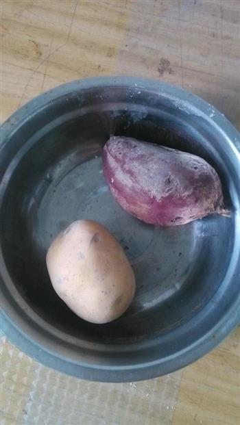 土豆紫薯饼的做法步骤1