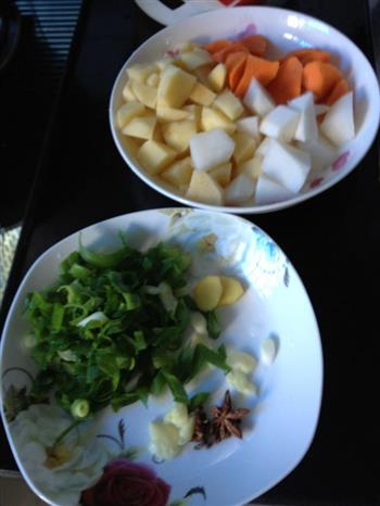 牛肉炖土豆萝卜的做法步骤2