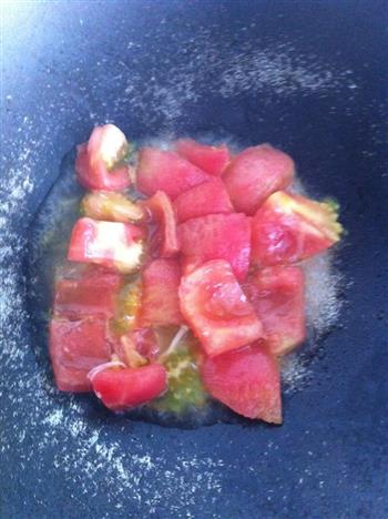 番茄金针菇汤的做法步骤2