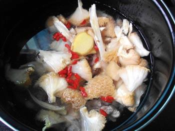 黄芪猴头菇鸡汤的做法步骤5