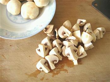 红烧排骨蘑菇的做法图解2