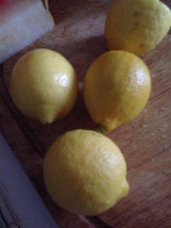 蜜渍柠檬的做法步骤1