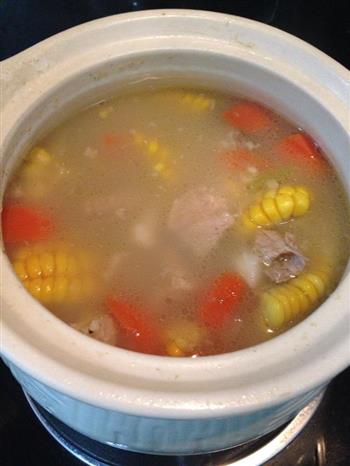胡萝卜玉米排骨汤的做法步骤7