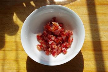 茄汁腊香蛋炒饭-详解最简单美味的上班族午餐的做法步骤1