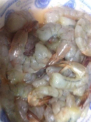 蒜茸粉丝蒸虾的做法步骤1