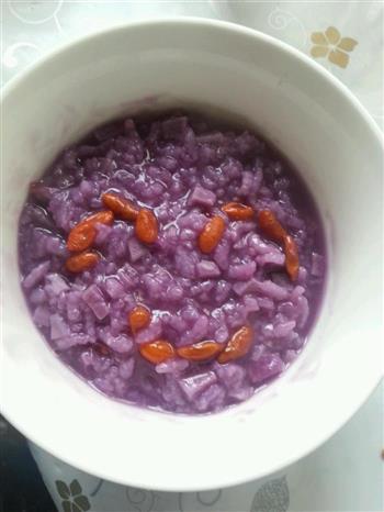美味健康枸杞紫薯粥的做法步骤1