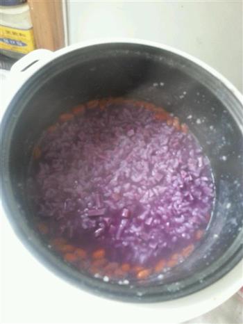 美味健康枸杞紫薯粥的做法步骤2