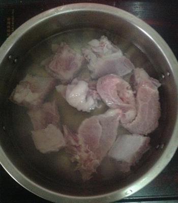 家常菜-红枣平菇排骨汤的做法图解3