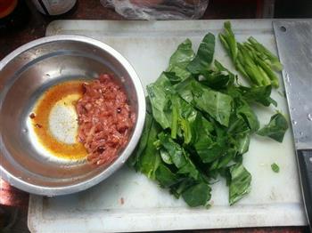 鸡蛋肉丝蔬菜炒饭的做法步骤1