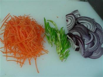 洋葱胡萝卜炒肉丝的做法图解2